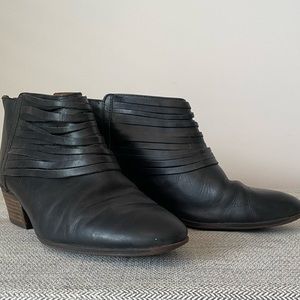 Clarks Spye Celeste Black Leather Zip Booties 9.5